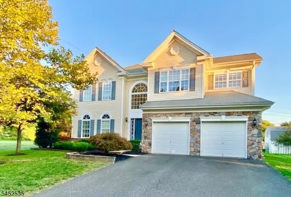 24 Skurka Ct, Sayreville Boro, NJ 08872