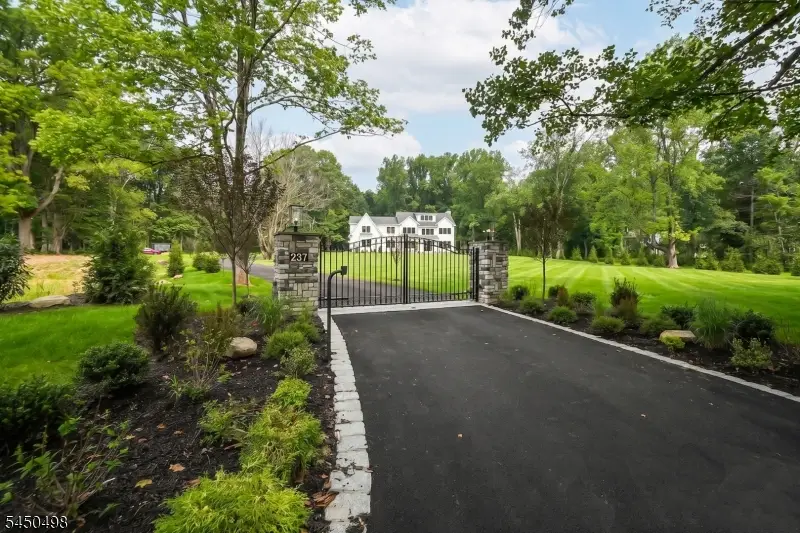 237 Mountainside Rd, Mendham, NJ 07945 - #2