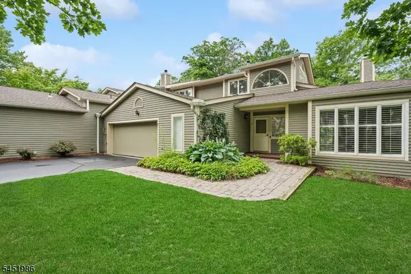 31 Stone Row Ln, Jefferson Twp., NJ 07438