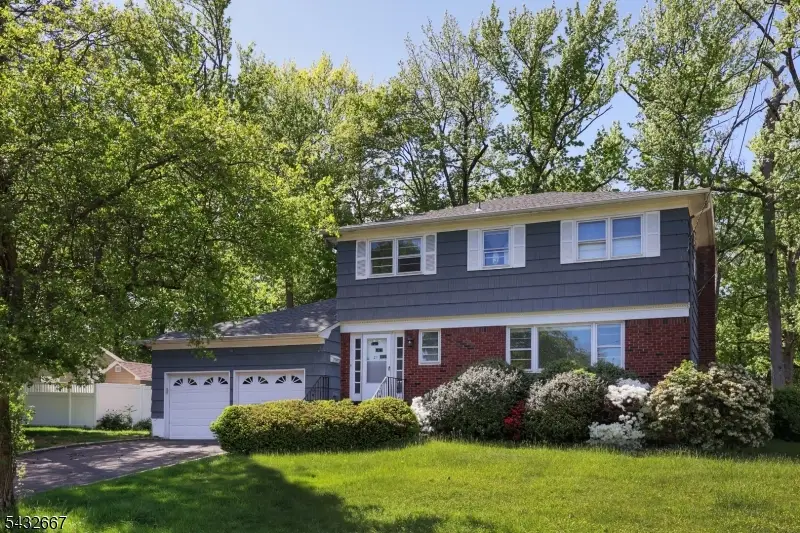21 Saint Germain Dr, Clark, NJ 07066 - #1