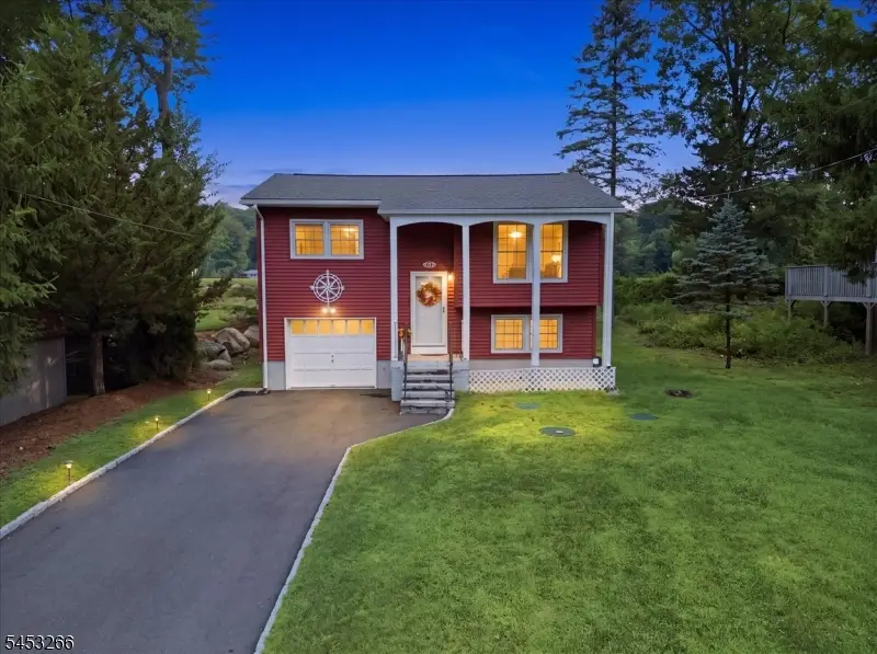 35 Lorettacong Dr, Lake Hopatcong, NJ 07849 - #2