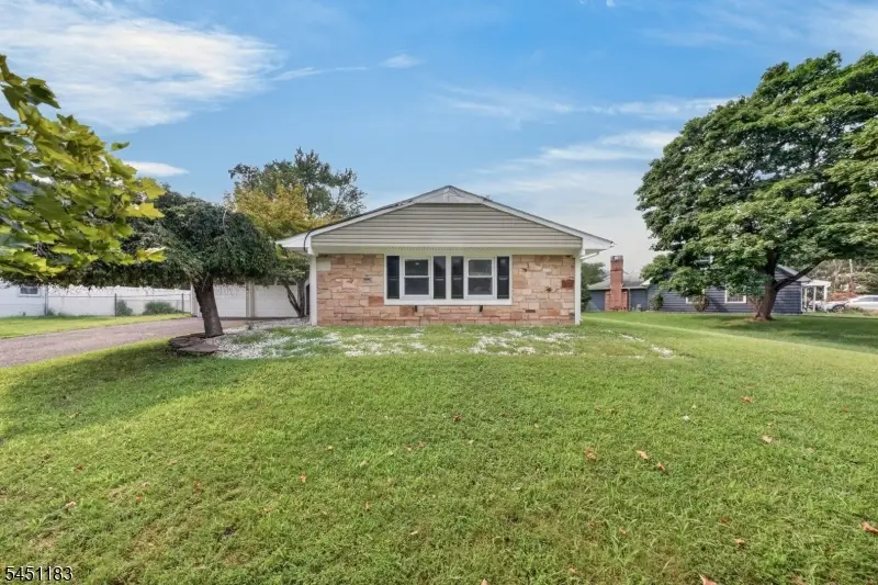 32 Lebed Dr, Franklin, NJ 08873 - #2