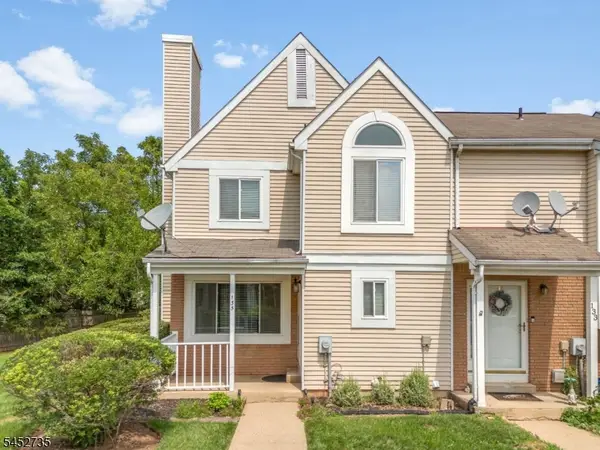 135 Hollow Oak Ct, Hillsborough Twp., NJ 08844