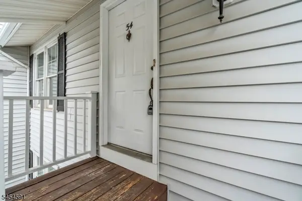 54 Junco Ct, Readington Twp., NJ 08887