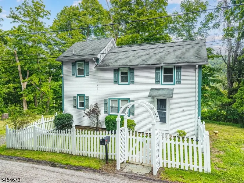 15 Laceytown Rd, Hardyston, NJ 07416 - #1