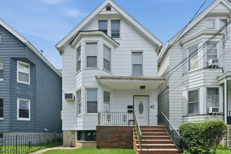 42 Lawrence St, Watsessing, NJ 07003 - #1