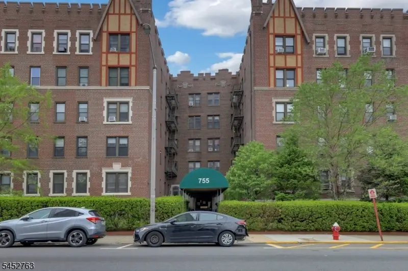 755 Anderson Ave, Cliffside Park, NJ 07010 - #2