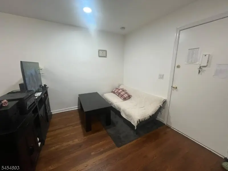565 Grove St, Clifton, NJ 07013 - #2