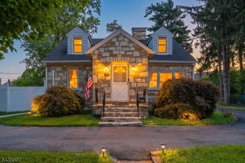 136 Glendale Dr, Ewing, NJ 08618 - #1