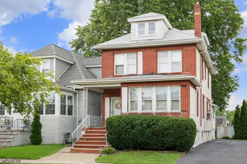 911 W Henry St, Linden, NJ 07036 - #1