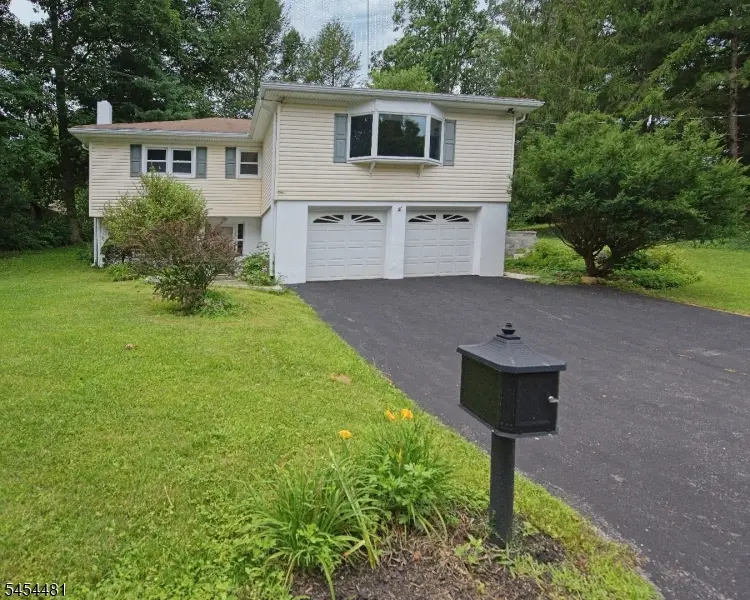4 Rainbow Trl, Highland Lakes, NJ 07422 - #1
