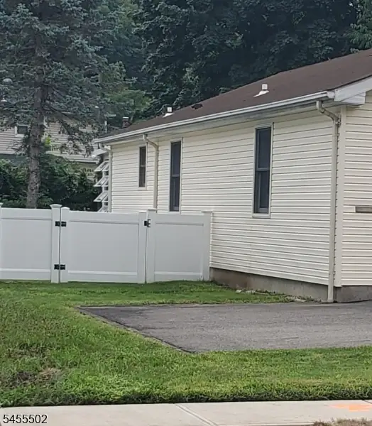 15 Orchard St, Bloomingdale, NJ 07403 - #2
