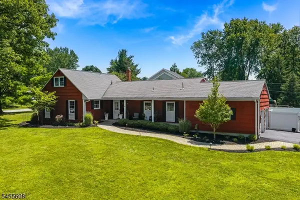 13 Gunther St, Mendham Boro, NJ 07945