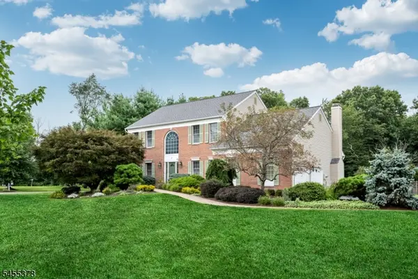 2 Fells Ln, Mount Olive Twp., NJ 07836