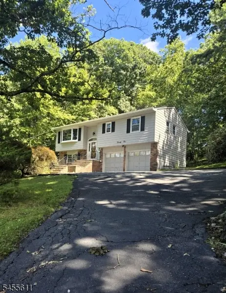 25 Kadel Dr, Mount Arlington Boro, NJ 07856