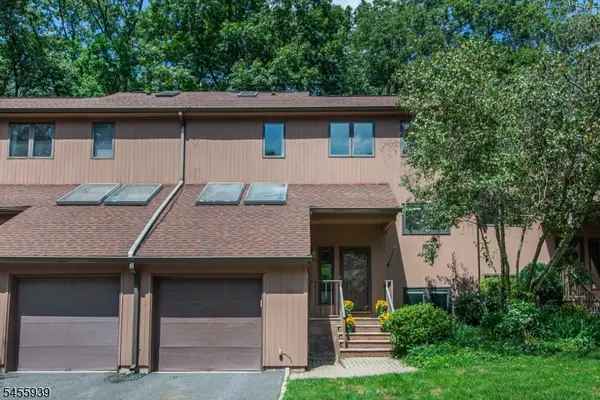 31 Lockley Ct, Mountain Lakes Boro, NJ 07046