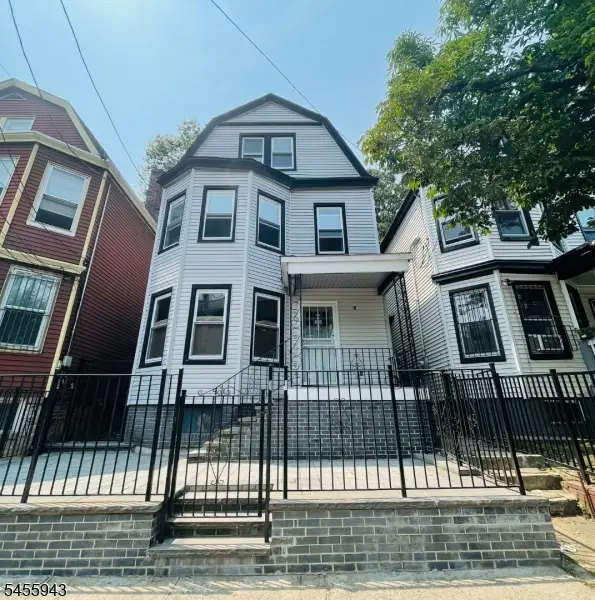 823 S 14th St, Newark City, NJ 07108