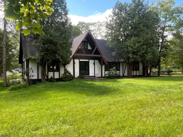 2 Twin Brooks Trl, Chester Twp., NJ 07930