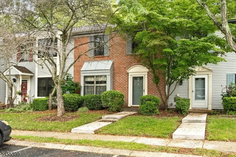 4 Pear Tree Ln, Franklin Park, NJ 08823 - #2
