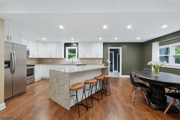 18 Coolidge Trl, Hopatcong Boro, NJ 07843