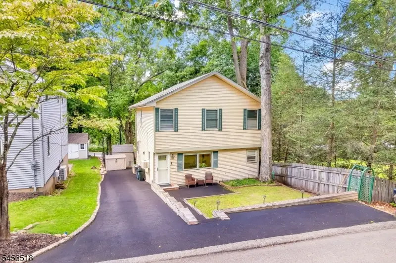 92 New York Ave, Lake Hopatcong, NJ 07849 - #2