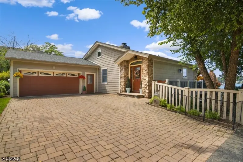 5 Lee Dr, Mount Arlington, NJ 07856 - #1
