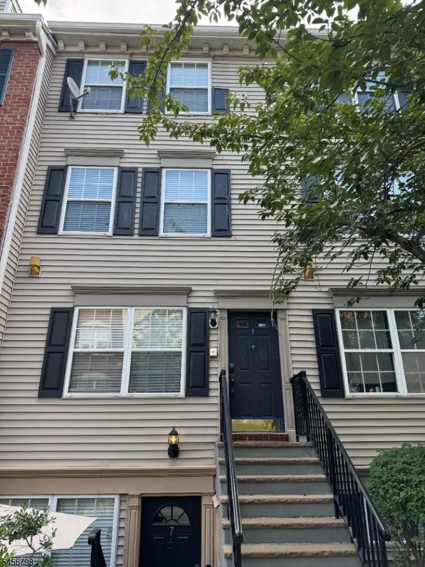 8 Vaughan Dr, Newark, NJ 07103 - #1