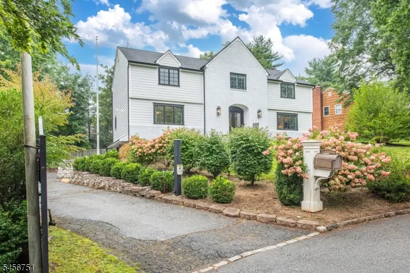 6 Lauri Dr, Florham Park, NJ 07932 - #1