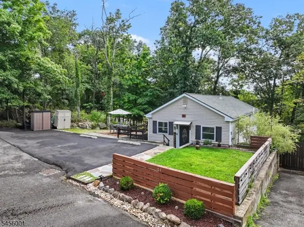 51 Roosevelt Trl, Hopatcong Boro, NJ 07843