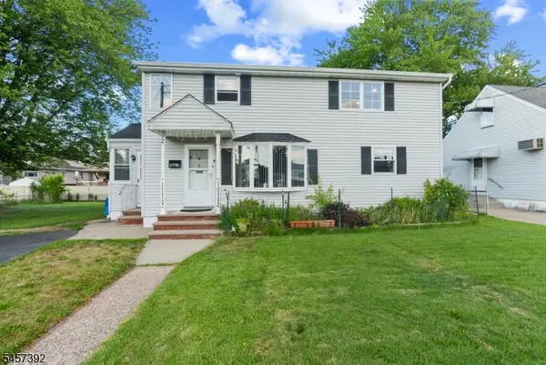 92 Anderson Ave, Totowa Boro, NJ 07512