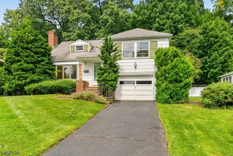 204 Hillside Ave, Chatham, NJ 07928 - #1