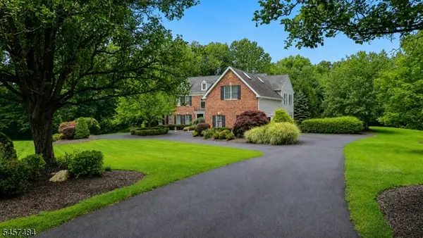 17 Spring Lake Dr, Chester Twp., NJ 07931