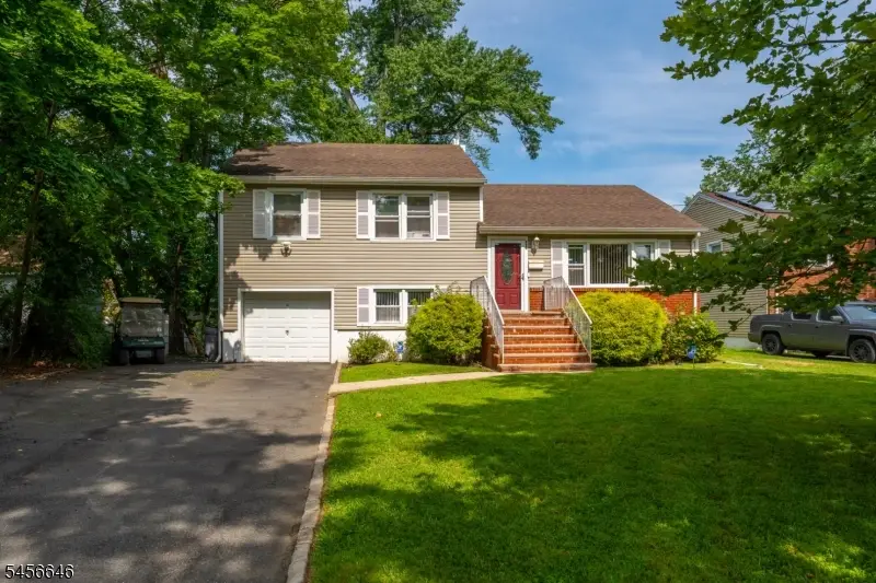 425 Adrianne Ct, Orange, NJ 07050 - #1