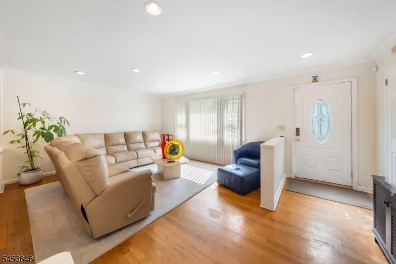 425 Adrianne Ct, Orange, NJ 07050 - #3