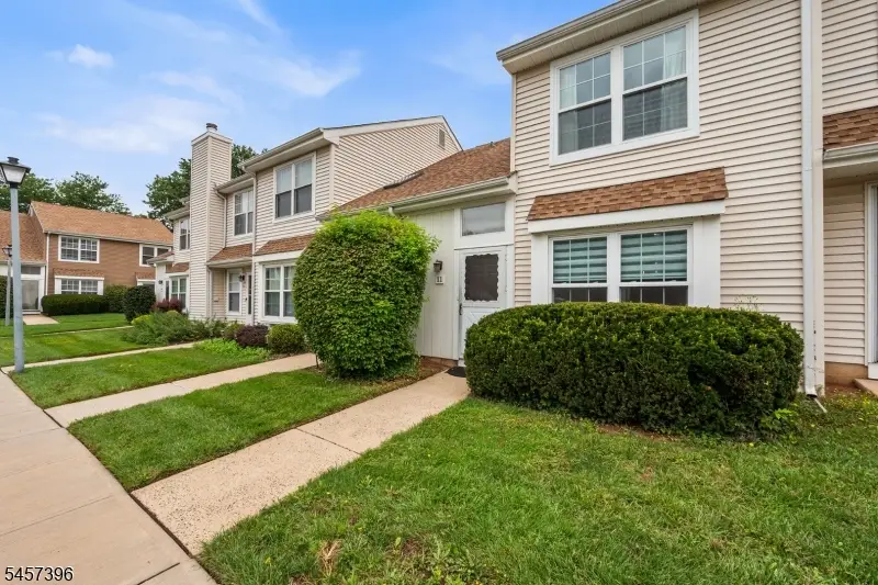 11 Canterbury Cir, Franklin, NJ 08873 - #1