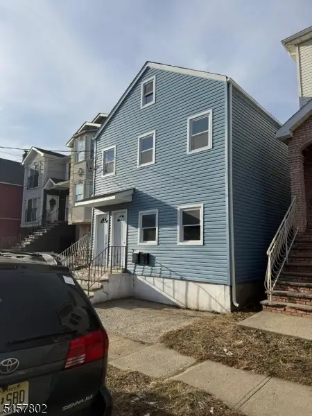 51 Geneva St, Elizabeth City, NJ 07202