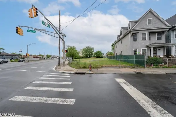 534 Grier Ave, Elizabeth City, NJ 07202