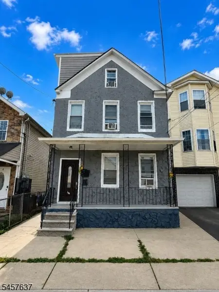 230 Pine St, Elizabeth City, NJ 07206
