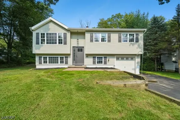 41 Paula Dr, Washington Twp., NJ 07853