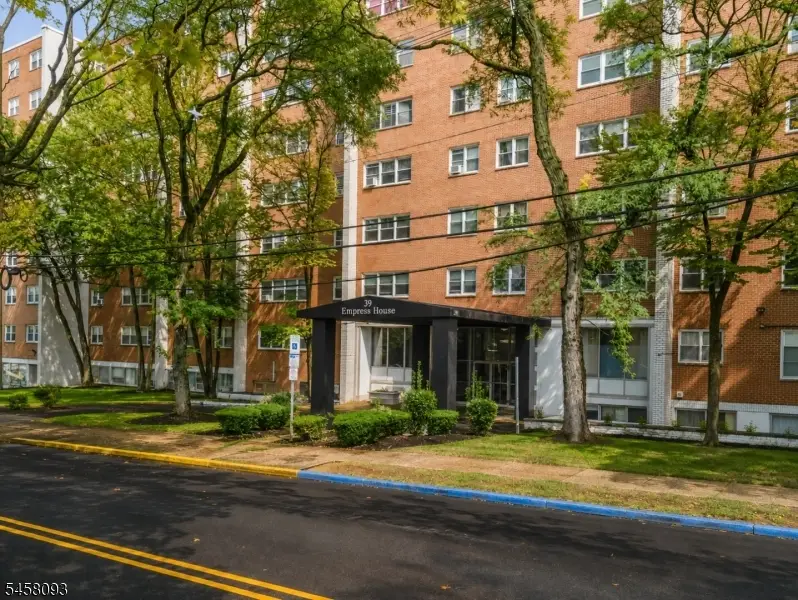 39 E 39th St #2J, Paterson, NJ 07514 - #1