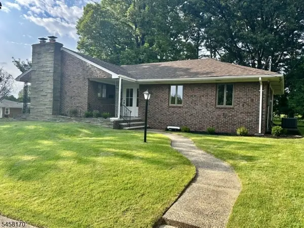 16 Charlotte St, Sayreville Boro, NJ 08872