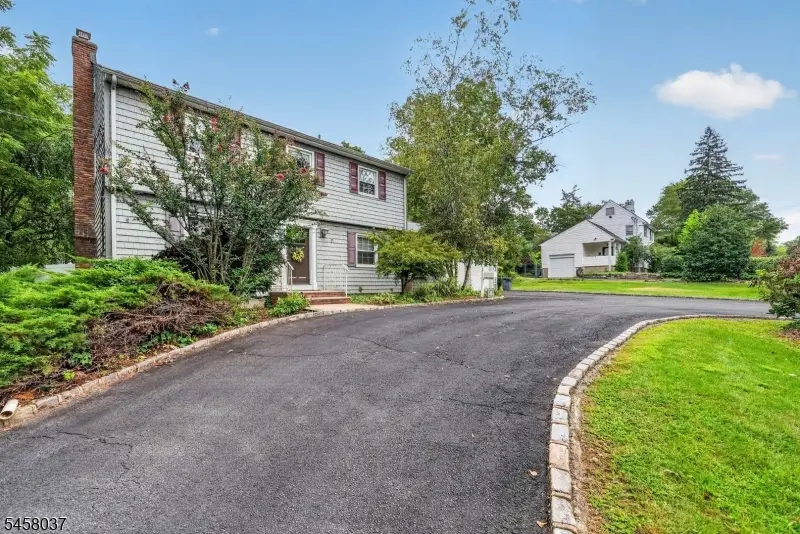 162 W Hobart Gap Rd, Livingston, NJ 07039 - #2