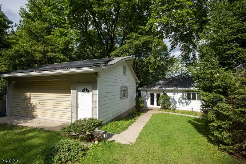 28 Laketop Dr, Hampton, NJ 07860 - #3