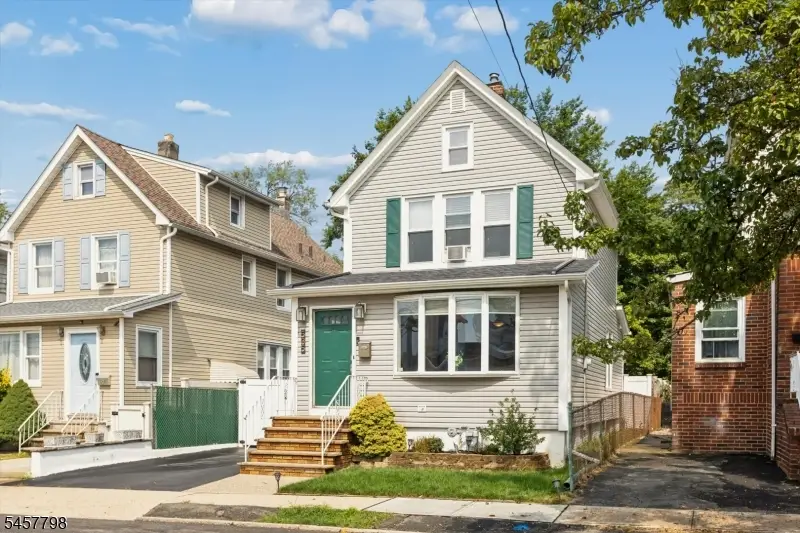 535 Freeman St, Lyndhurst, NJ 07071 - #3