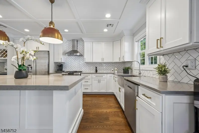 9 Burnet Hill Rd, Livingston, NJ 07039 - #3