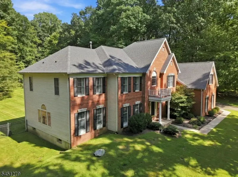 39 Ascot Dr, Washington, NJ 07853 - #2