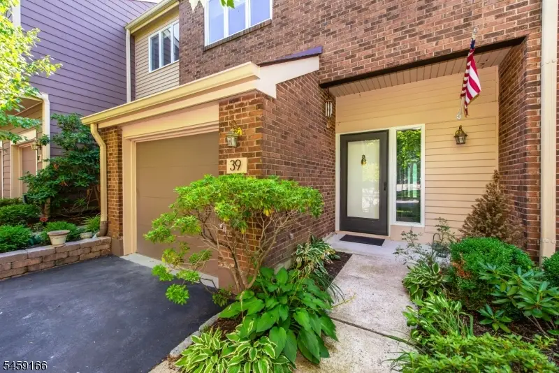 39 Chelsea Ct, Madison, NJ 07940 - #1