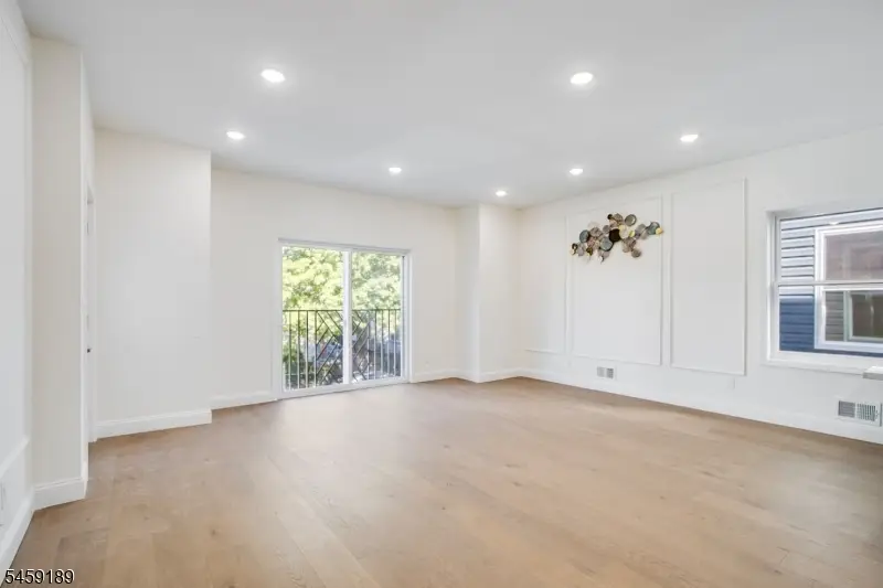 194 Amherst St, East Orange, NJ 07018 - #3
