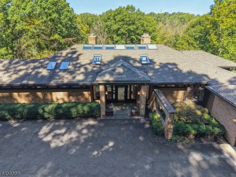 12 Thackery Ln, Mendham, NJ 07945 - #3