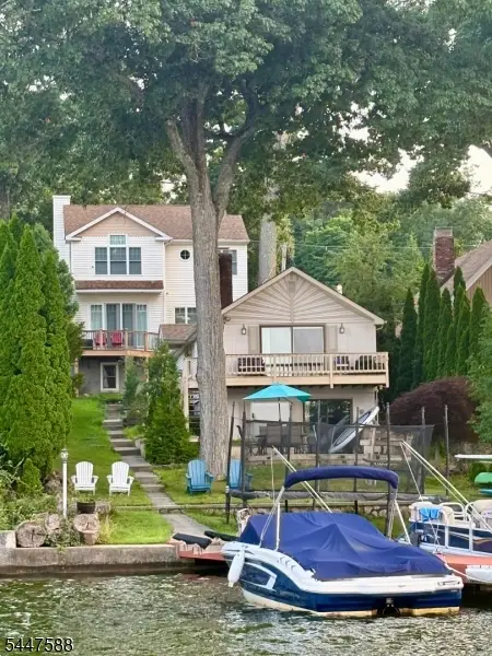 121 Maxim Dr, Hopatcong Boro, NJ 07843